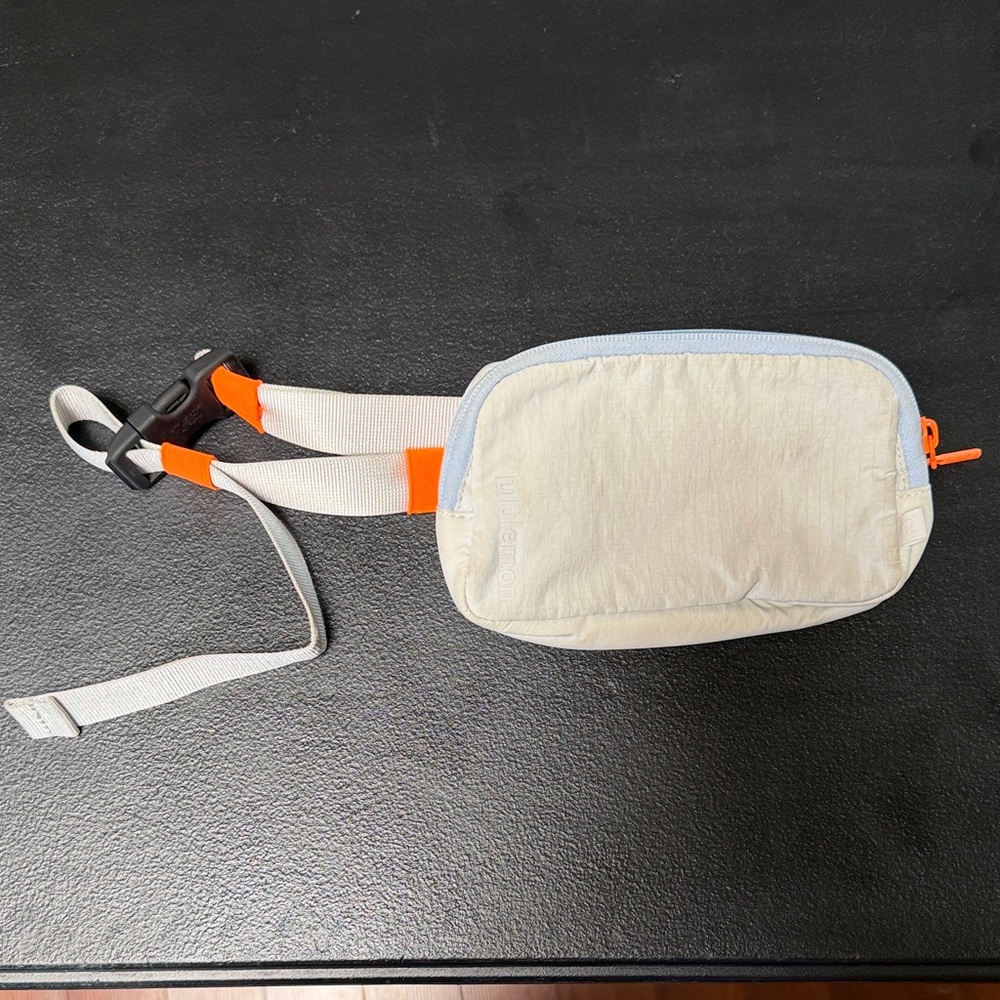 Lululemon belt bag